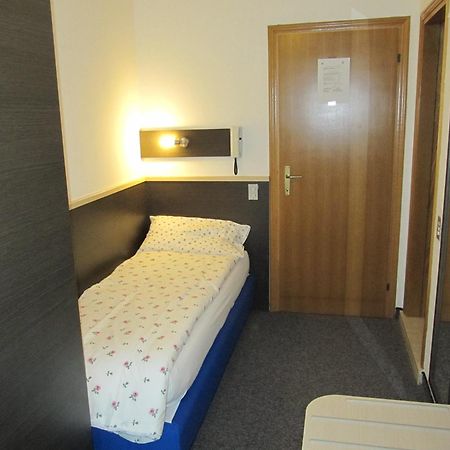 Hotel Carlo Бренцоне сул Гарда Екстериор снимка