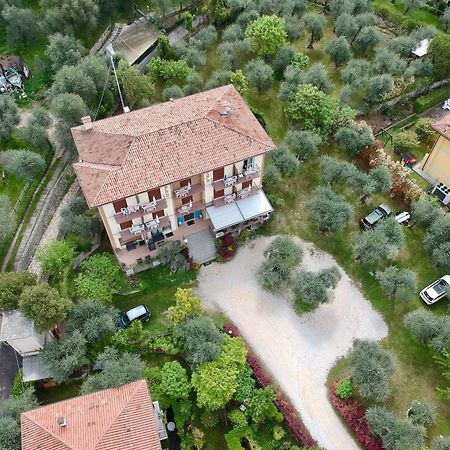 Hotel Carlo Бренцоне сул Гарда Екстериор снимка